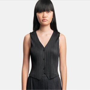 Black Pleated V-Neck Button Front Vest, size 5.